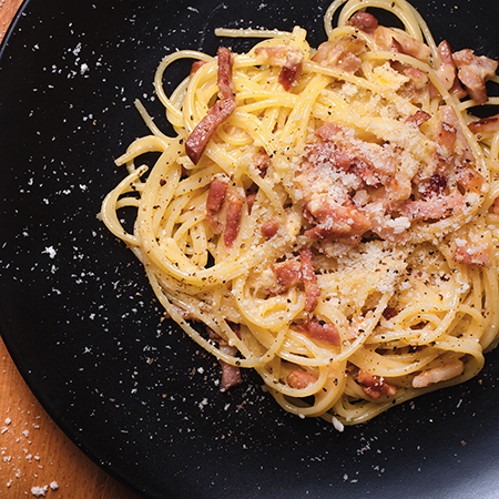 image of Tom's pasta, a creamy, cheesy spaghetti dish with bacon